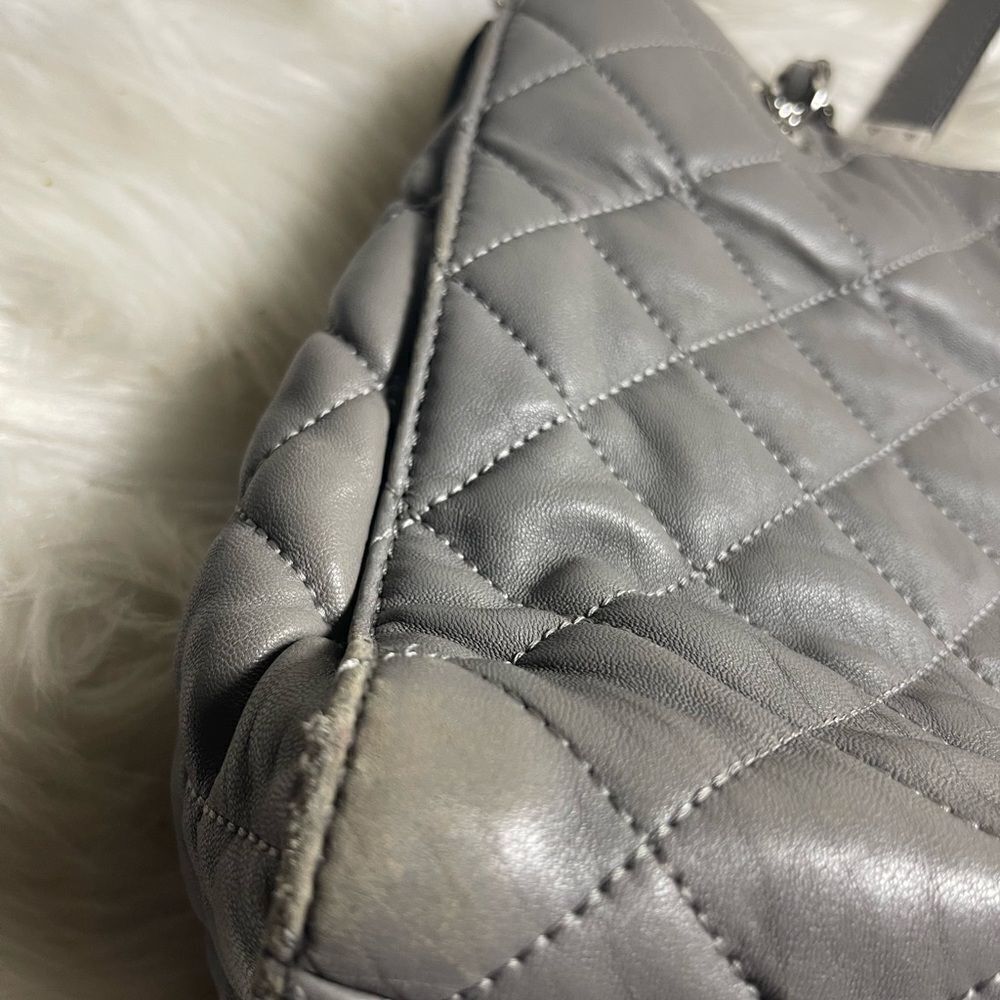 Michael Kors soft leather gray quilted shoulder bag silver tone chain straps. - Picture 16 of 16